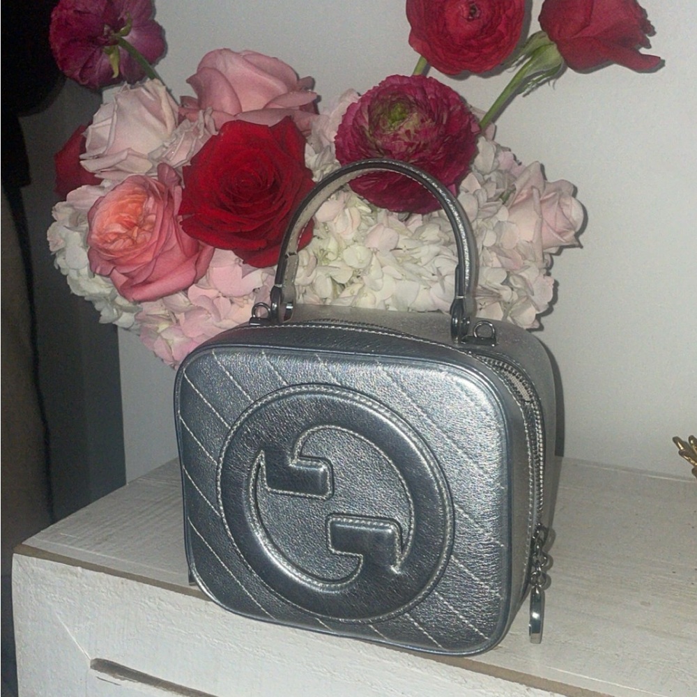 Gucci blondie top handle bag silver